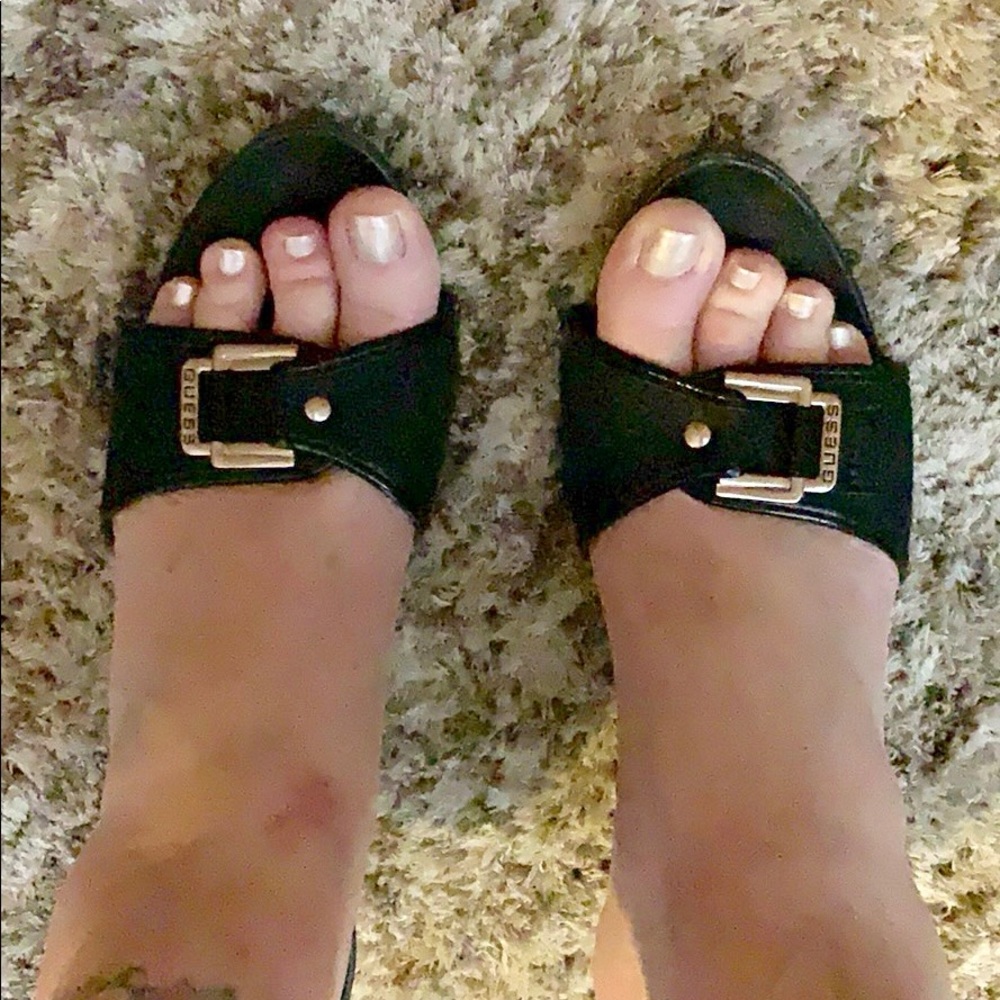 GUESS SIGNATURE STUDDED HEELS, US Size 9